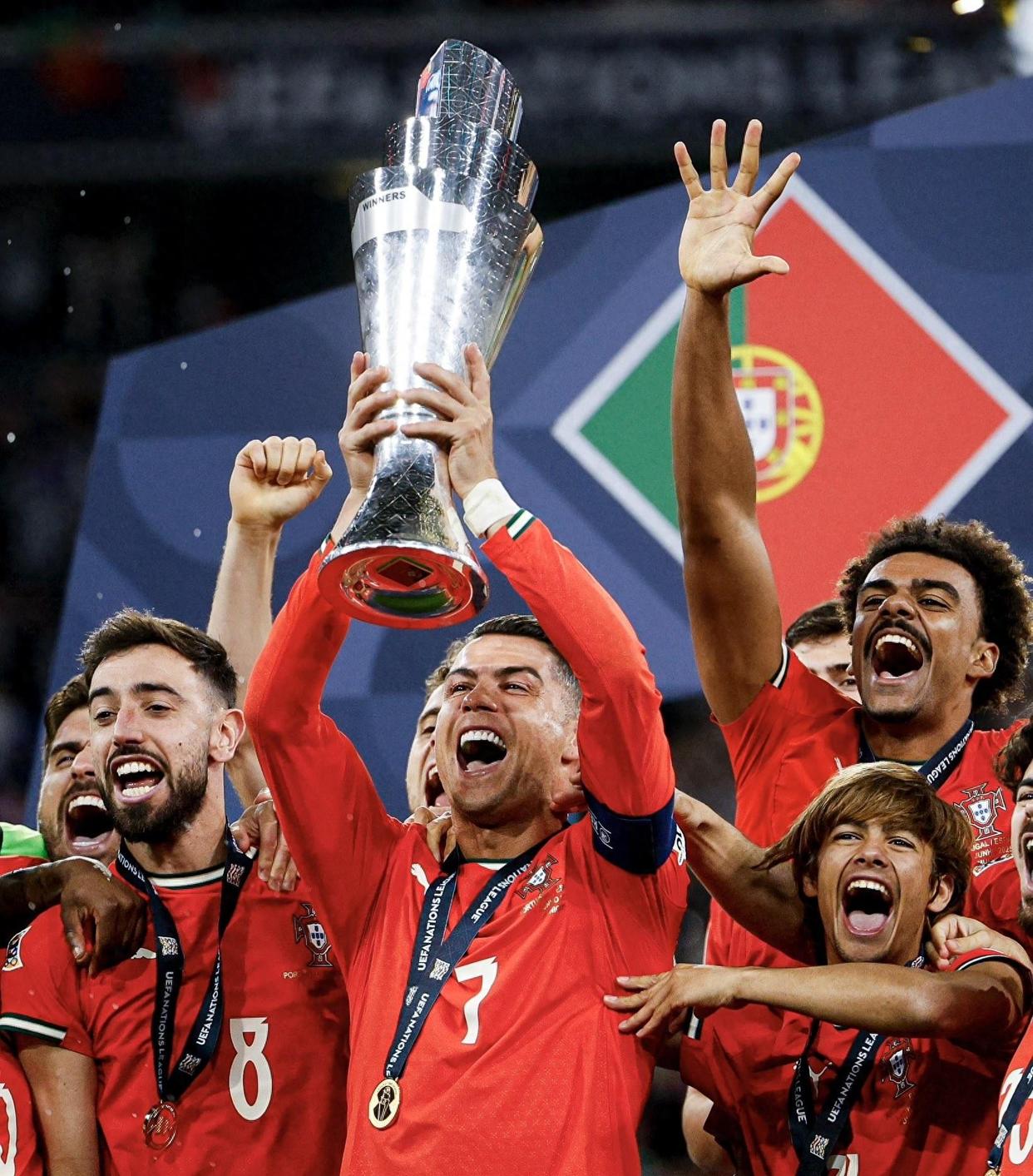 比利时队大胜瑞典，西班牙队晋级冠军的简单介绍