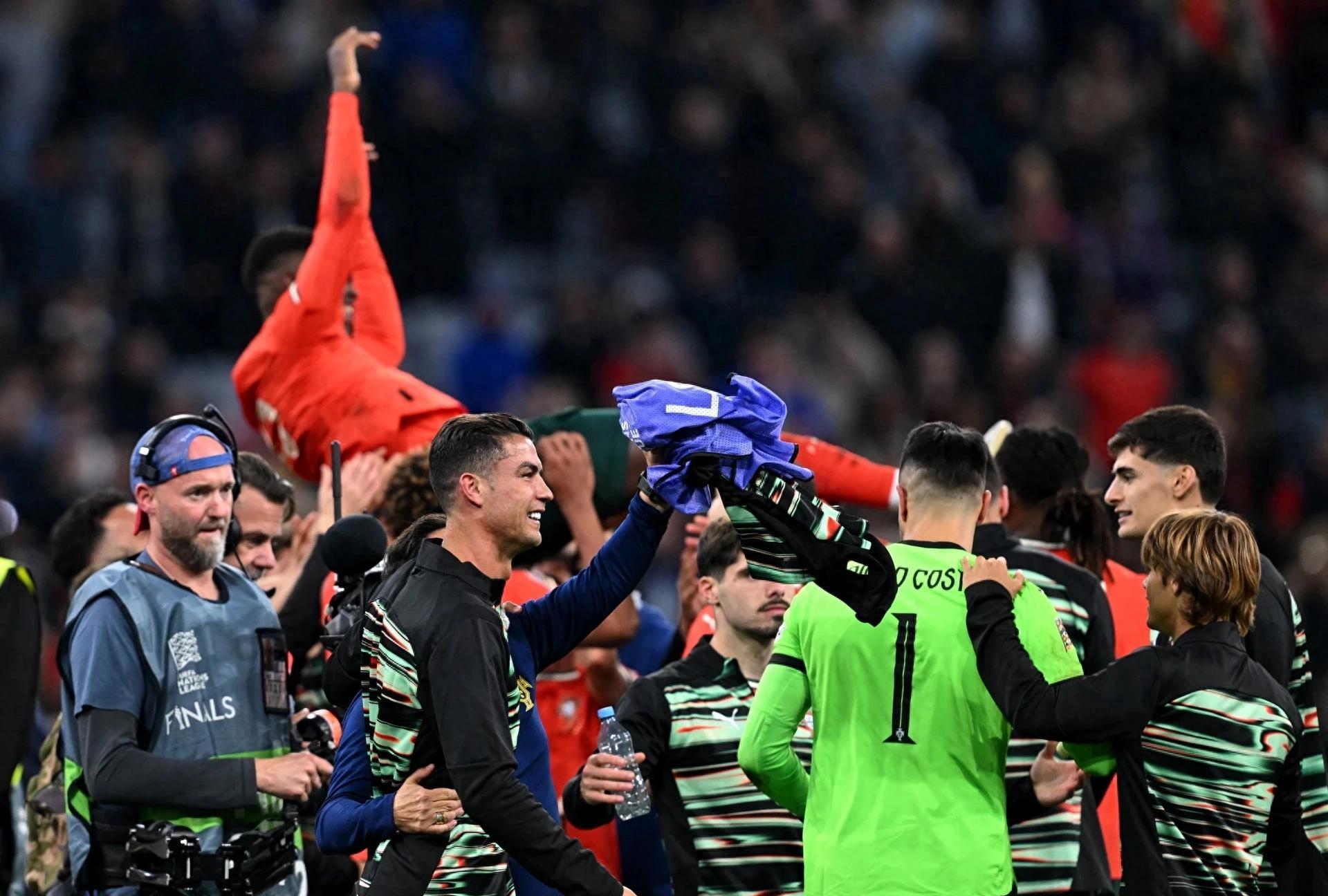 欧洲杯预选赛前夕紧张备战,队伍气氛热烈的简单介绍 欧洲杯预选赛前夕紧张备战,队伍气氛热烈的简单介绍