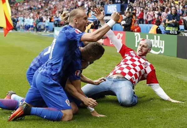 包含北爱尔兰队惜败克罗地亚，无缘十六强的词条