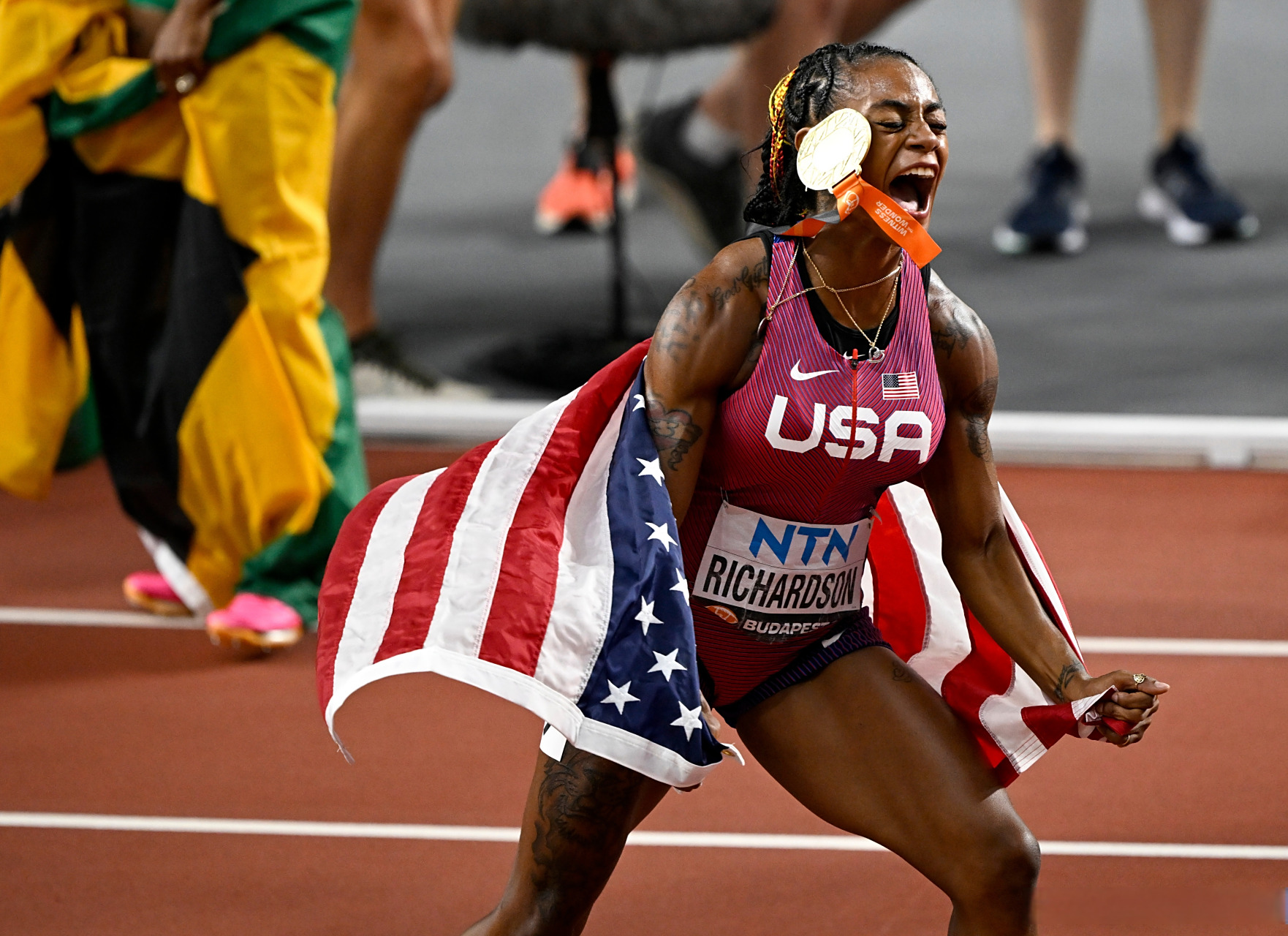 田径比赛：牙买加选手刷新纪录夺冠的简单介绍