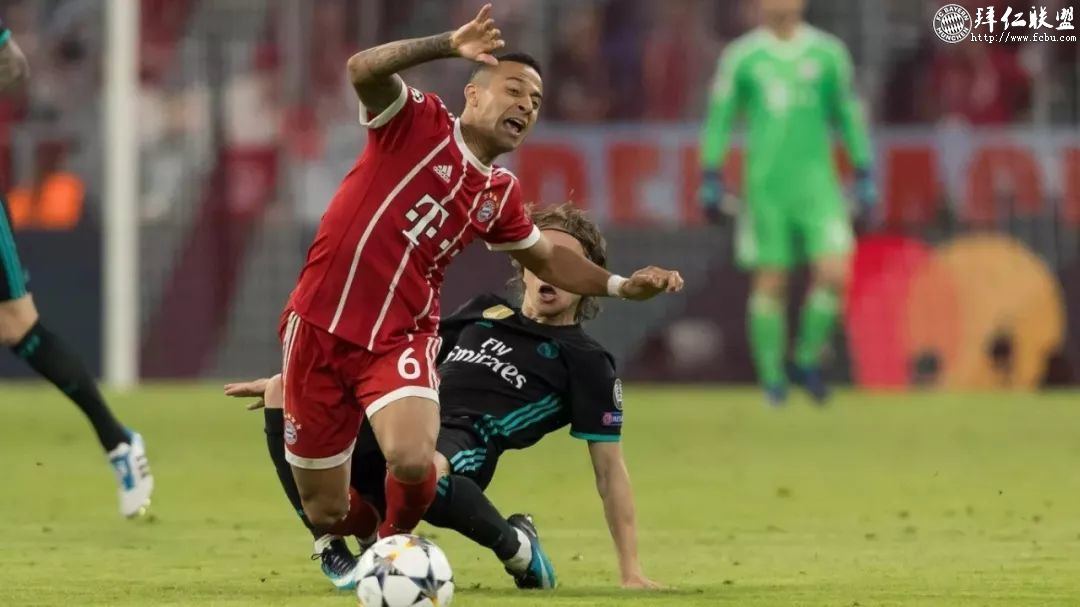 包含皇马横扫哥伦比亚，穆勒统治全场的词条